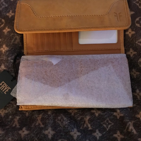 Lady’s Frye wallet - Picture 4 of 4
